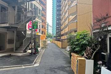 敷地北側の前面道路