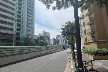 敷地東側の前面道路