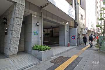 敷地内駐車場（屋内平面式）の出入り口