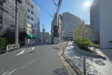敷地北側の前面道路