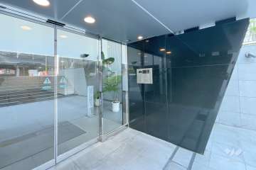 エントランスはオートロック付きです。