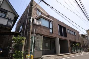 カルム学芸大の外観(北西側から)