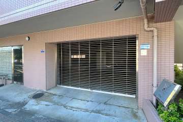 駐車場の出入り口（リングシャッター付き）