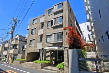 スターロワイヤル柿の木坂の外観(南東側から)