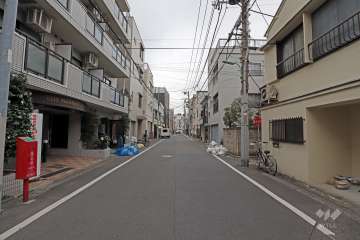 敷地北側の前面道路