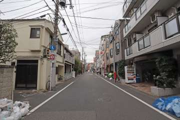 敷地北東側の前面道路
