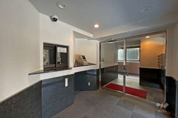 エントランスはオートロック付きです。