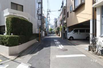 敷地北東側の前面道路