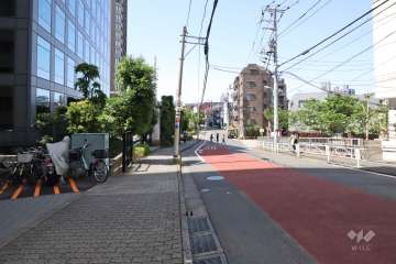 敷地北東側の前面道路