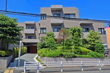 コート目黒東が丘の外観(東側から)