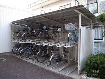 屋根付きの駐輪場