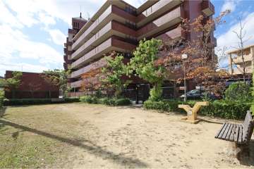 敷地北東側に隣接している『美座2丁目公園』