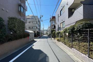 敷地東側の前面道路　