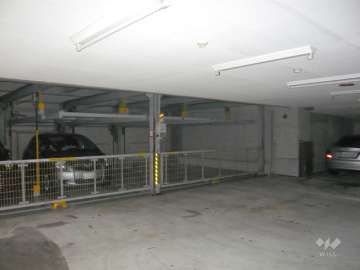 敷地内駐車場（屋内機械式）