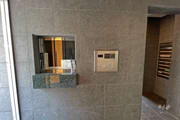 エントランスはオートロック付きです。