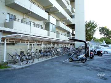 駐輪場とバイク置場