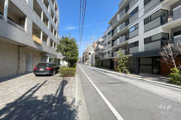 敷地東側の前面道路