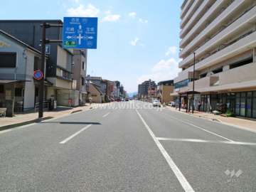 敷地南側の前面道路