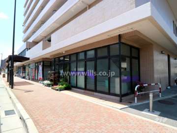 1階部分は店舗になっています。