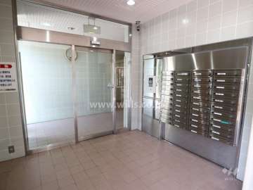 エントランスはオートロック付きです。