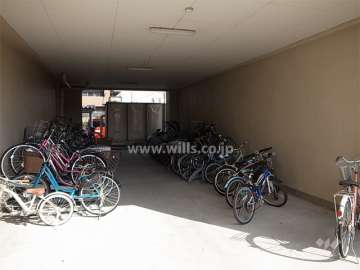 建物1階部分にある駐輪場