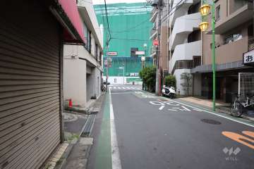 敷地北東側の前面道路