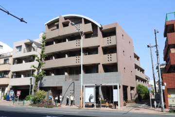 スカイコート学芸大学壱番館の外観（南東側から）