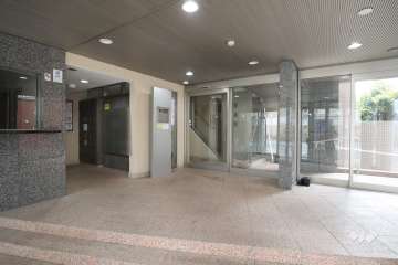 エントランスがオートロック付きです。