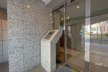 エントランスはオートロック付きです。