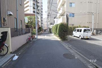 敷地南側の前面道路