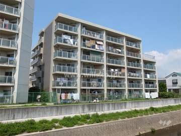 エーベル伊丹壱番館の外観（南東側から）