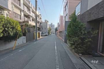 敷地北側の前面道路