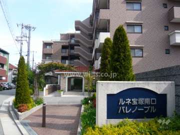 植栽豊かなエントランスアプローチ