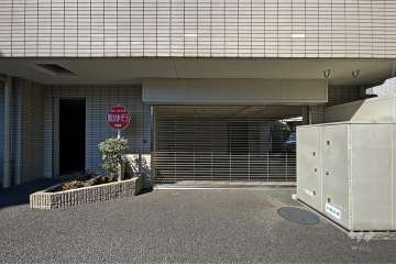 駐車場出入り口