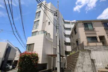 リシェ駒場東大前の外観(南東側から)