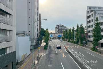 敷地北西側の前面道路