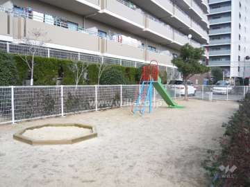 敷地に隣接して公園があります。