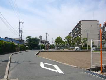 敷地西側の景色。田畑が残りのどかな雰囲気です。