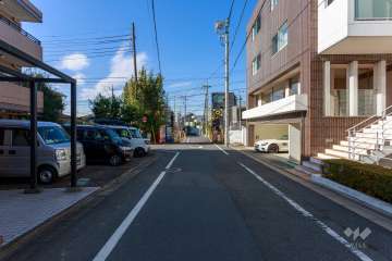 敷地南側の前面道路