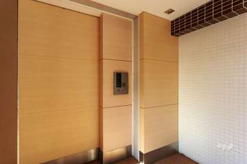 エントランスはオートロック付きです。