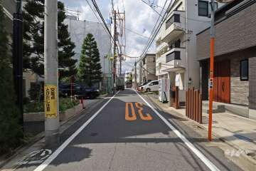 敷地北側の前面道路（東側から）