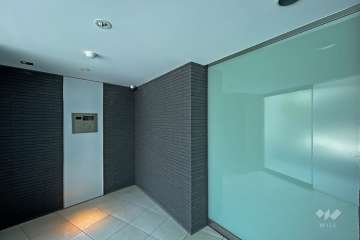 エントランスはオートロック付きです。