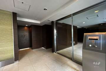 エントランスはオートロック付きです。