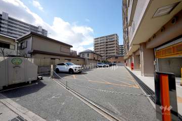 駐車場出入り口（ロボットゲート付き）