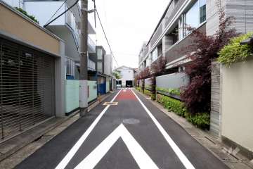 敷地南側の前面道路