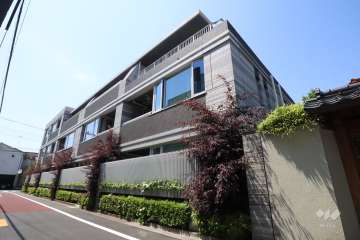 パークホームズ下目黒の外観(南東側から)