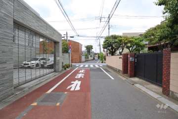 敷地北側の前面道路
