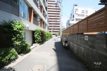 敷地南東側の前面道路