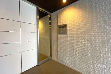 エントランスはオートロック付きです。