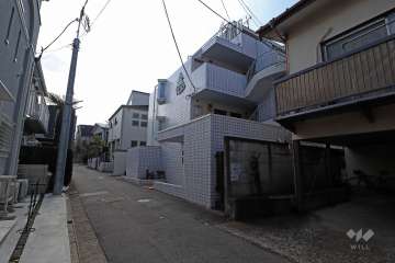 敷地東側の前面道路（北側から）